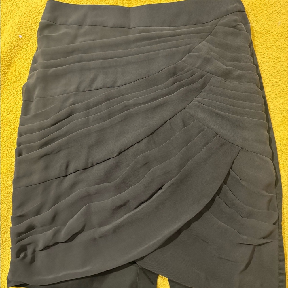 Banana Republic Asymmetrical Dark Green Skirt
(0146)